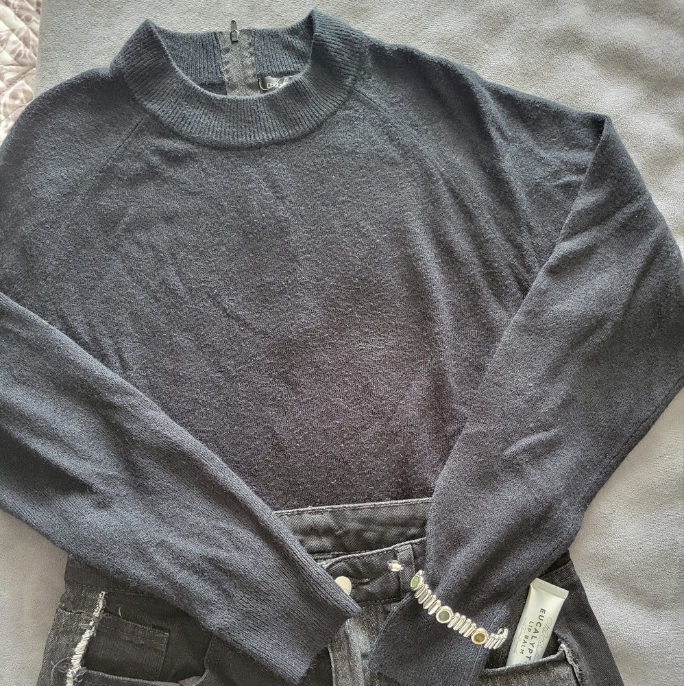 vintage lightweight soft black mockneck sweater